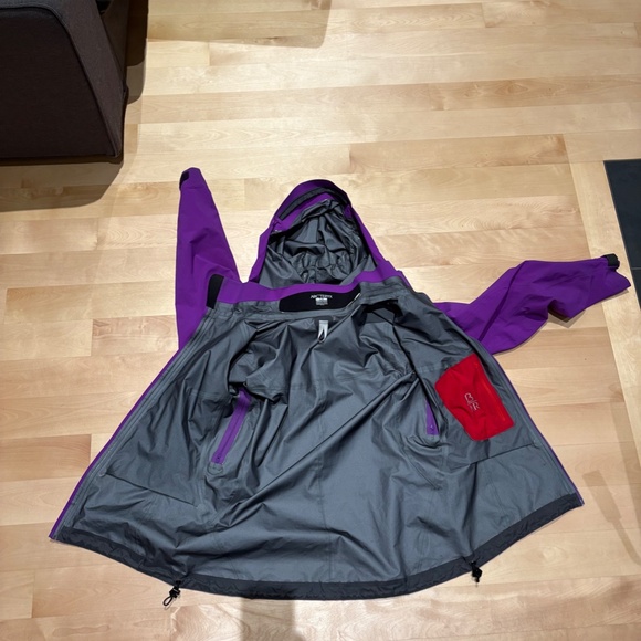 Arc'teryx women's beta AR - Picture 3 of 5